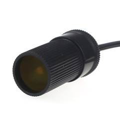 Detail na zásuvku do cigaretového zapaľovača na 12V