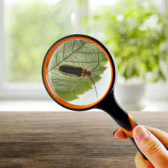 Detail na priblíženie plastovej lupy